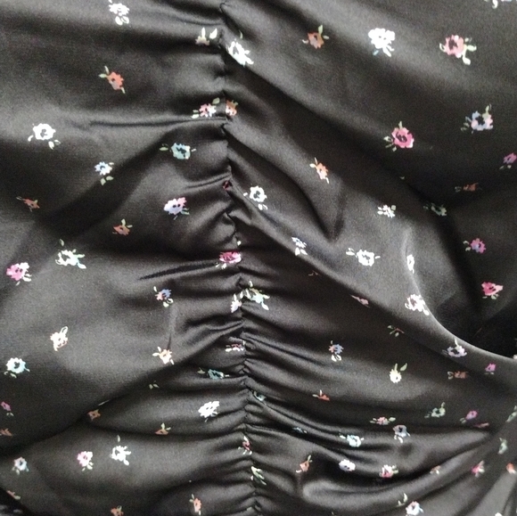 WAYF Black Floral Ruched Top - Picture 6 of 12